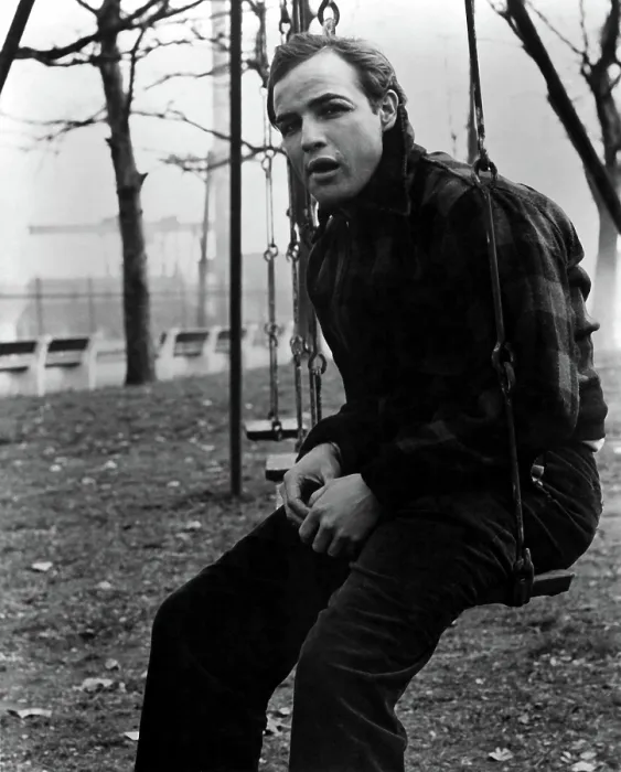 Framed Print : ON THE WATERFRONT, Marlon Brando, 1954, swing
