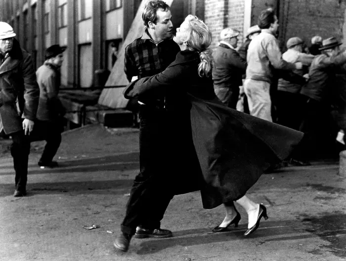 Framed Print : ON THE WATERFRONT, Marlon Brando, Eva Marie Saint, 1954 Framed Print : ON THE WATERFRONT, Marlon Brando, Eva Marie Saint, 1954