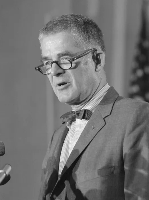 Framed Print : Watergate Special Prosecutor Archibald Cox at a press conference, June 4, 1973