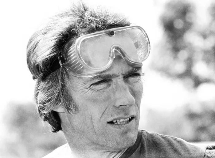 Framed Print : EVERY WHICH WAY BUT LOOSE, Clint Eastwood, 1978. Warner Brothers / courtesy Everett Collection