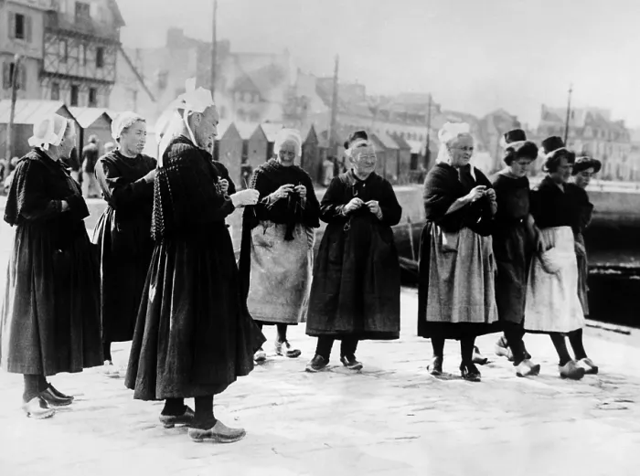 Framed Print : Wearing the unique costumes of Brittany, France, wives knits as they await the return of their fishermen husbands. Oct. 1926. (CSU_ALPHA_1536) CSU Archives / Everett Collection Framed Print : Wearing the unique costumes of Brittany, France, wives knits as they await the return of their fishermen husbands. Oct. 1926. (CSU_ALPHA_1536) CSU Archives / Everett Collection