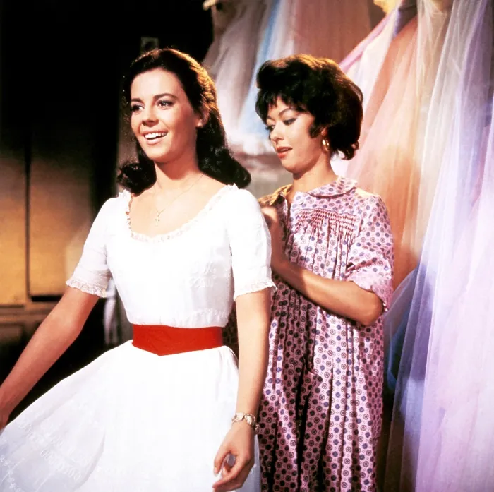 Framed Print : WEST SIDE STORY, Natalie Wood, Rita Moreno, 1961 Framed Print : WEST SIDE STORY, Natalie Wood, Rita Moreno, 1961