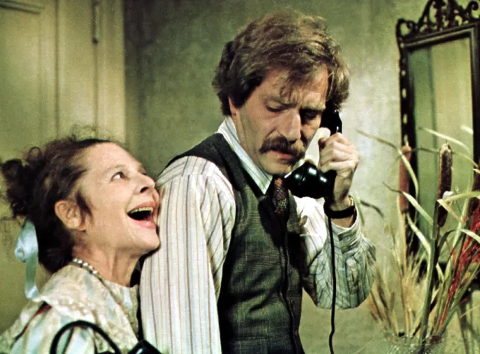 Framed Print : WHERE'S POPPA?, Ruth Gordon, George Segal, 1970
