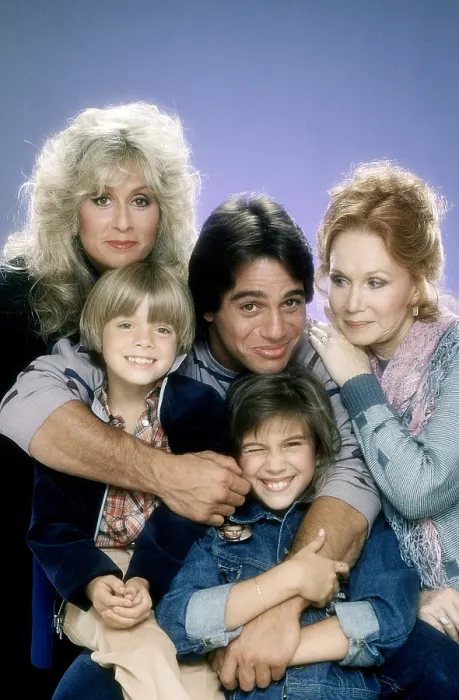 Framed Print : WHO'S THE BOSS?, from left, Judith Light, Danny Pintauro, Tony Danza, Alyssa Milano, Katherine Helmond, 1984-92 (1984 photo)