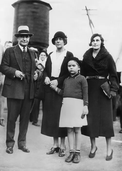Framed Print : Widowed Alice Roosevelt Longworth, and her daughter, Paulina, with Treasury Sec. Ogden Mills. Oct. 26, 1932. Mills was in Cincinnati for a speaking engagement