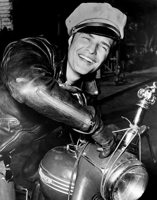 Framed Print : THE WILD ONE, Marlon Brando, 1954 Framed Print : THE WILD ONE, Marlon Brando, 1954