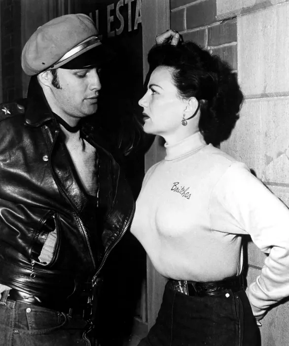 Framed Print : THE WILD ONE, Marlon Brando, Yvonne Doughty, 1954