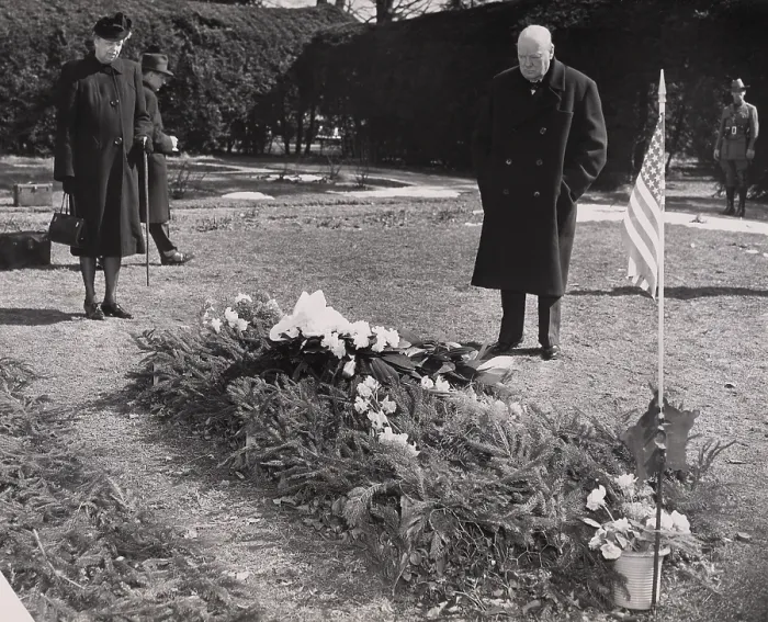 Framed Print : Winston Churchill, former British Prime Minister, with Eleanor Roosevelt, at the grave of the late President Franklin D. Roosevelt at Hyde Park, N.Y. March 1946