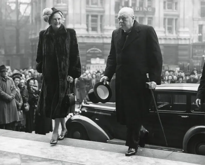 Framed Print : Winston Churchill, with his wife Clementine enter St. Paul's Cathedral Framed Print : Winston Churchill, with his wife Clementine enter St. Paul's Cathedral