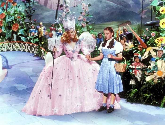 Framed Print : THE WIZARD OF OZ, Billie Burke, Judy Garland, 1939 Framed Print : THE WIZARD OF OZ, Billie Burke, Judy Garland, 1939