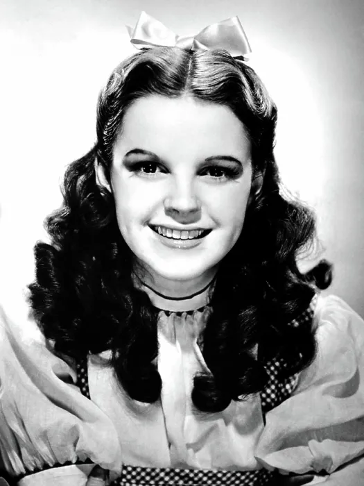 Framed Print : THE WIZARD OF OZ, Judy Garland, 1939 Framed Print : THE WIZARD OF OZ, Judy Garland, 1939