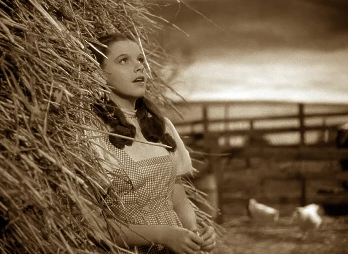 Framed Print : THE WIZARD OF OZ, Judy Garland, 1939 Framed Print : THE WIZARD OF OZ, Judy Garland, 1939