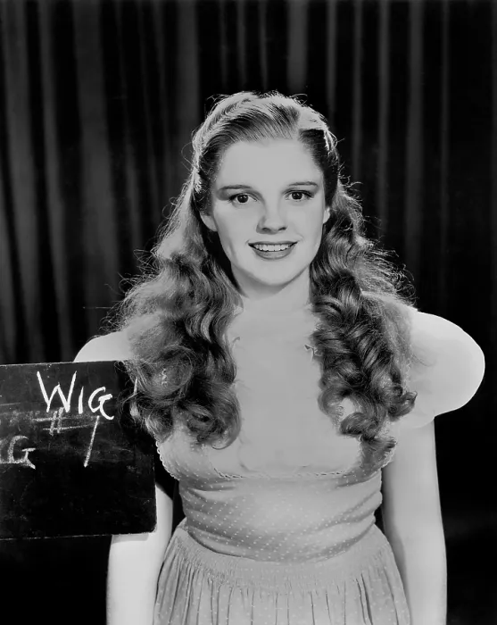 Framed Print : THE WIZARD OF OZ, Judy Garland, wardrobe test, 1939 Framed Print : THE WIZARD OF OZ, Judy Garland, wardrobe test, 1939