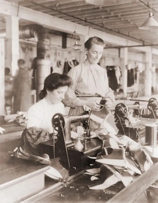 Framed Print : Woman operating a belt driven sewing machine at a shoe factory in Lynn, Massachusetts. 1895 photo by Frances Benjamin Johnston