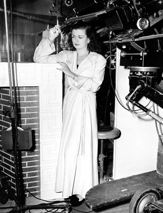 Framed Print : THE WOMAN IN THE WINDOW, Joan Bennett, on-set, 1944 Framed Print : THE WOMAN IN THE WINDOW, Joan Bennett, on-set, 1944