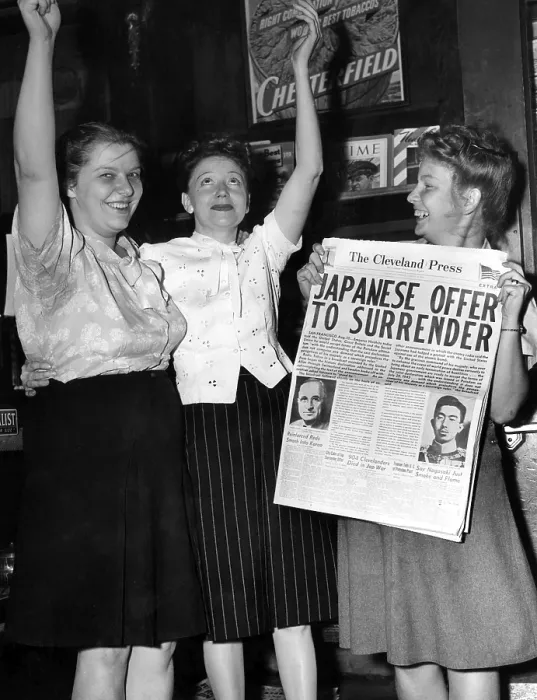 Framed Print : Women in Ohio celebrating VJ Day and the imminent end of World War II. The Cleveland Press headline reads Japanese Offer to Surrender': August 1945 Framed Print : Women in Ohio celebrating VJ Day and the imminent end of World War II. The Cleveland Press headline reads Japanese Offer to Surrender': August 1945