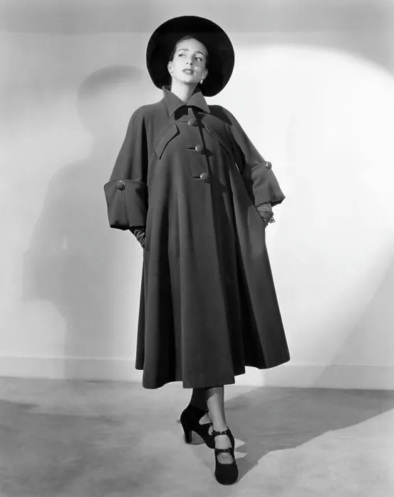 Framed Print : Women's fashion, circa 1947. Photo: Courtesy: CSU Archives / Everett Collection Framed Print : Women's fashion, circa 1947. Photo: Courtesy: CSU Archives / Everett Collection