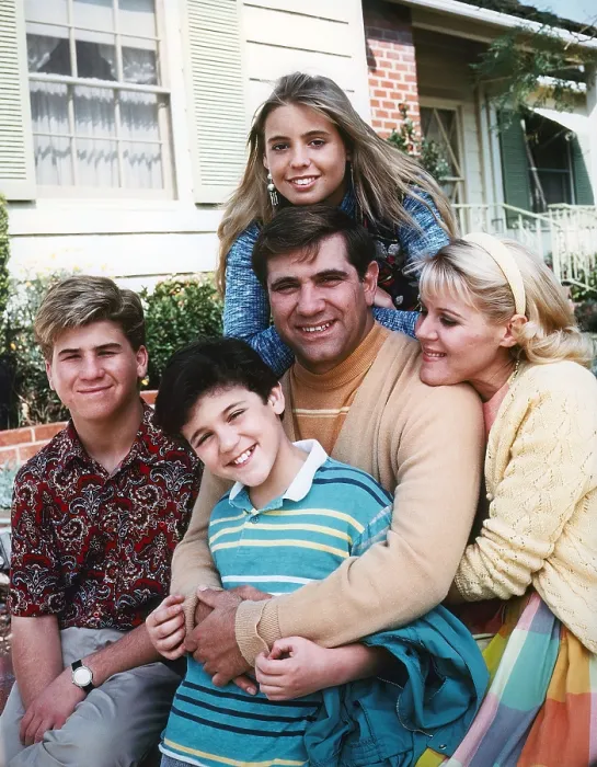 Framed Print : THE WONDER YEARS, clockwise from left: Jason Hervey, Olivia d'Abo, Dan Lauria (center), Alley Mills, Fred Savage, (1989), 1988-93