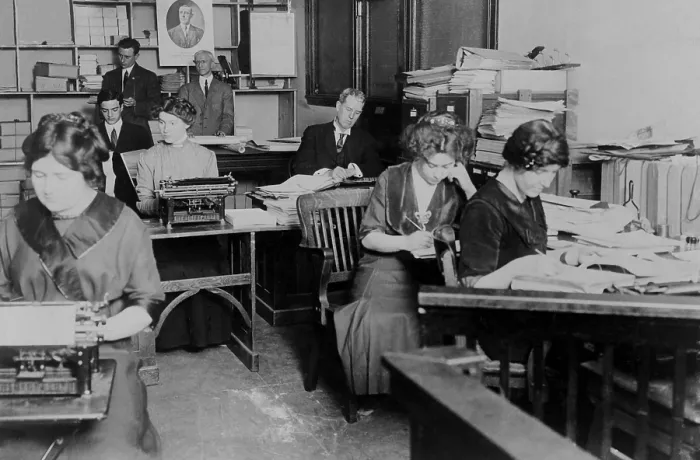 Framed Print : Woodrow Wilson presidential campaign headquarters, New York City, c. 1911-1912. Men and women work in a cramped, improvised office, some writing, and some typing