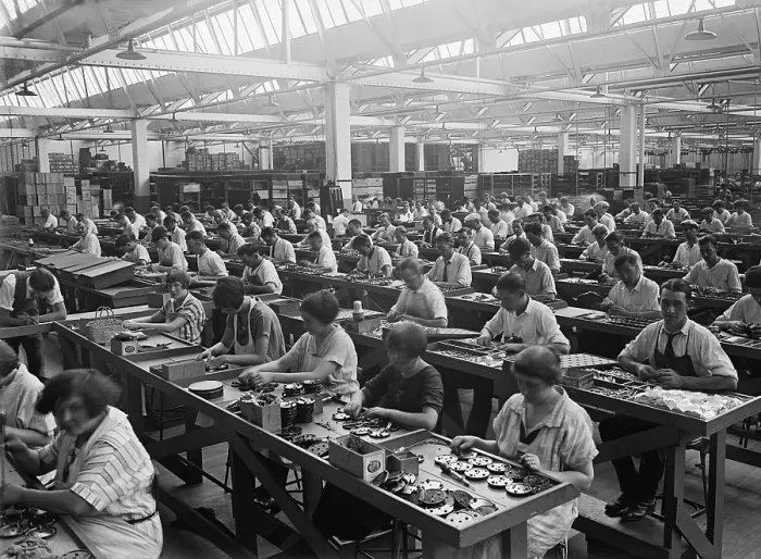 Framed Print : Workers assembling condensers at the Atwater Kent Factory in North Philadelphia, 1925. The largest manufacturer of radios in the U.S