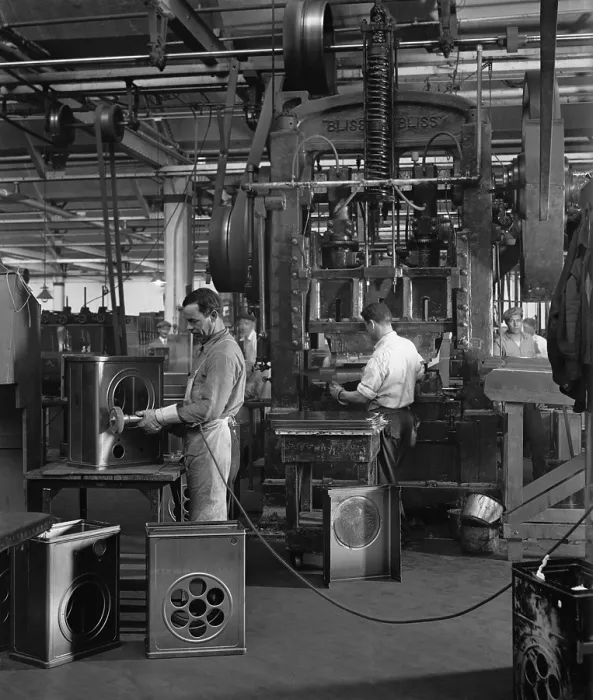 Framed Print : Workers assembling radios at the Atwater Kent Factory in North Philadelphia, c. 1928-29 Framed Print : Workers assembling radios at the Atwater Kent Factory in North Philadelphia, c. 1928-29