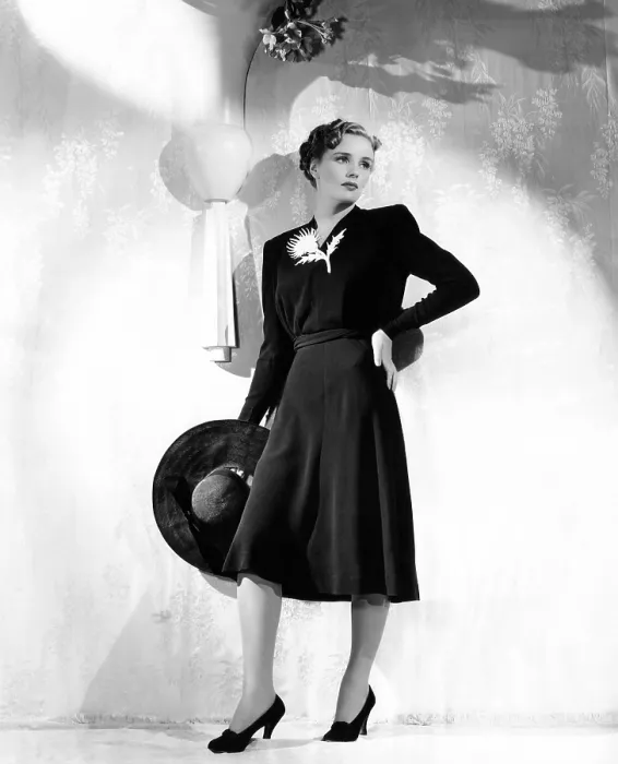 Framed Print : WORLD PREMIERE, Frances Farmer wearing dress designed by Edith Head, 1941 Framed Print : WORLD PREMIERE, Frances Farmer wearing dress designed by Edith Head, 1941