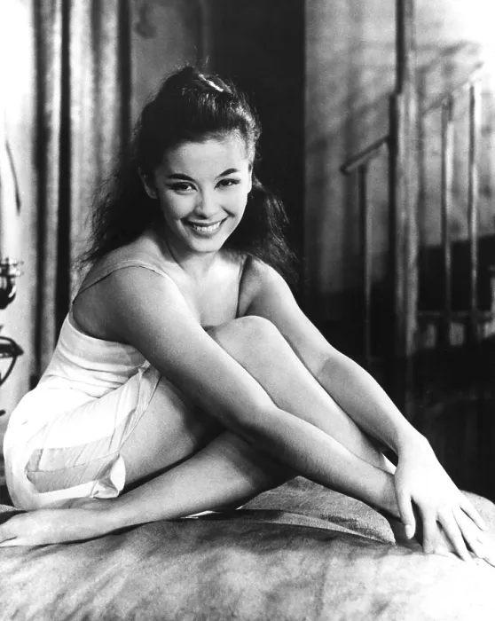 Framed Print : THE WORLD OF SUZIE WONG, (stage production), France Nuyen, 1958 Framed Print : THE WORLD OF SUZIE WONG, (stage production), France Nuyen, 1958