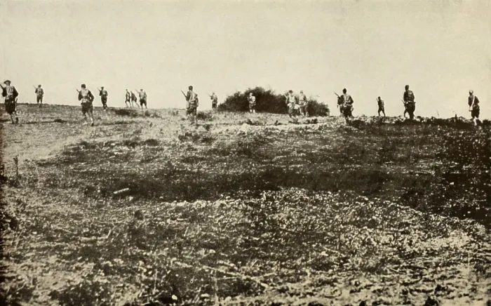 Framed Print : World War 1. American infantry advancing under fire on the Western Front in 1918. In their first battles, U.S