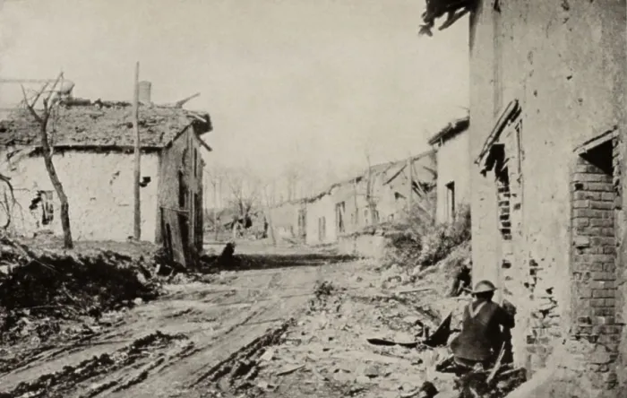 Framed Print : World War 1. American soldier in the a shattered French town, taking cover from a concealed German machine-gun nest in the woods beyond the end of the street. Ca