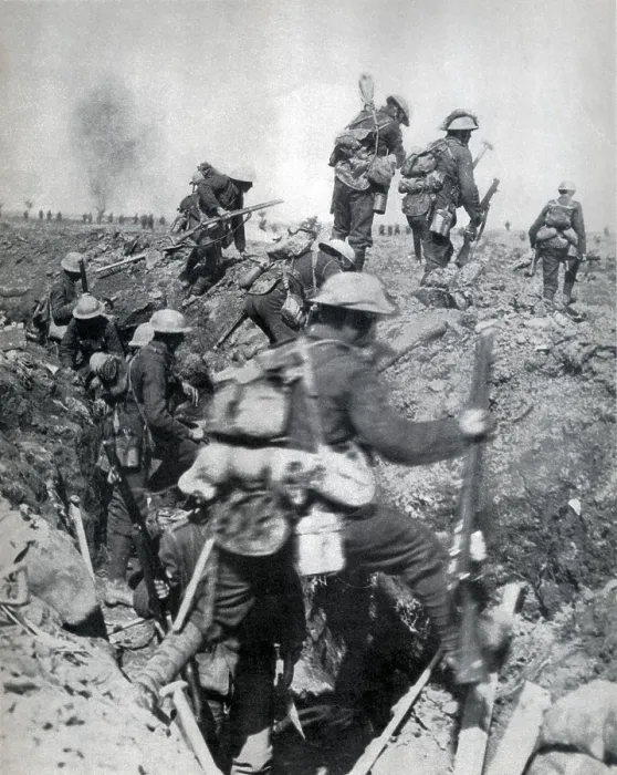 Framed Print : World War 1. Battle of Arras (April 9-12, 1917). The second wave of British infantry leaves their trenches Framed Print : World War 1. Battle of Arras (April 9-12, 1917). The second wave of British infantry leaves their trenches