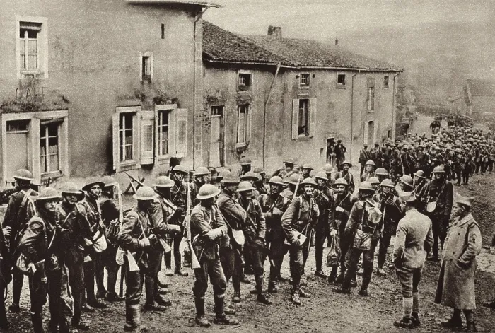 Framed Print : World War 1: Battle of St. Mihiel. American troops who have been under fire in France during the first independent American operation of World War 1. Sept. 12-16, 1918 Framed Print : World War 1: Battle of St. Mihiel. American troops who have been under fire in France during the first independent American operation of World War 1. Sept. 12-16, 1918