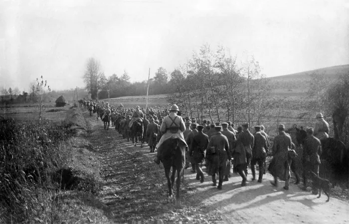 Framed Print : World War 1: Battle of Verdun. German prisoners being escorted to confinement behind the lines of the Battle of Verdun. Ca. 1916. (BSLOC_2013_1_104)