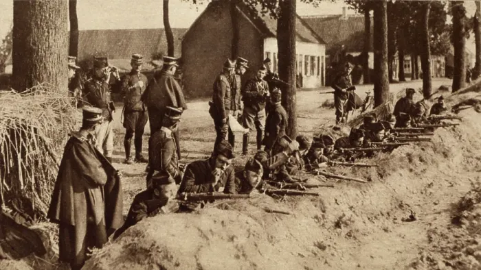 Framed Print : World War 1. Belgian soldiers resisting the German invasion on the River Nethe