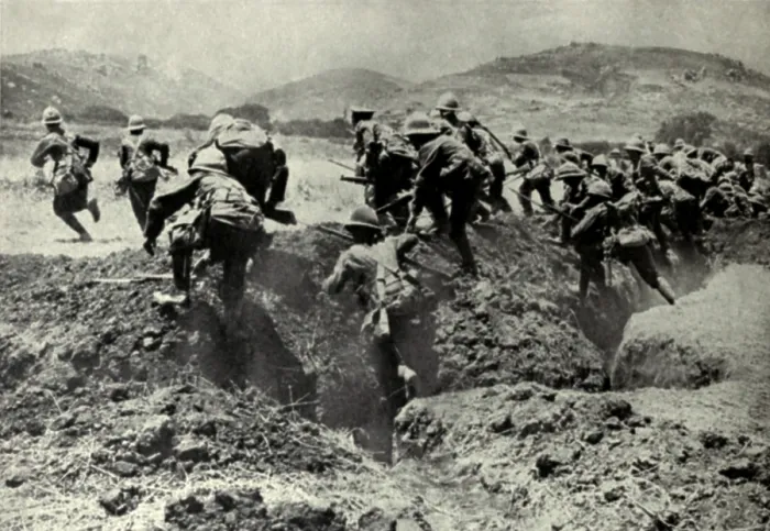 Framed Print : World War 1. A British assault on a Turkish position