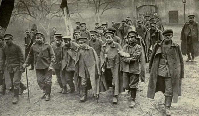 Framed Print : World War 1. Defeated and wounded Russians limping into the courtyard of a German hospital in Dunajec, on the Eastern Front. May 1915 Framed Print : World War 1. Defeated and wounded Russians limping into the courtyard of a German hospital in Dunajec, on the Eastern Front. May 1915