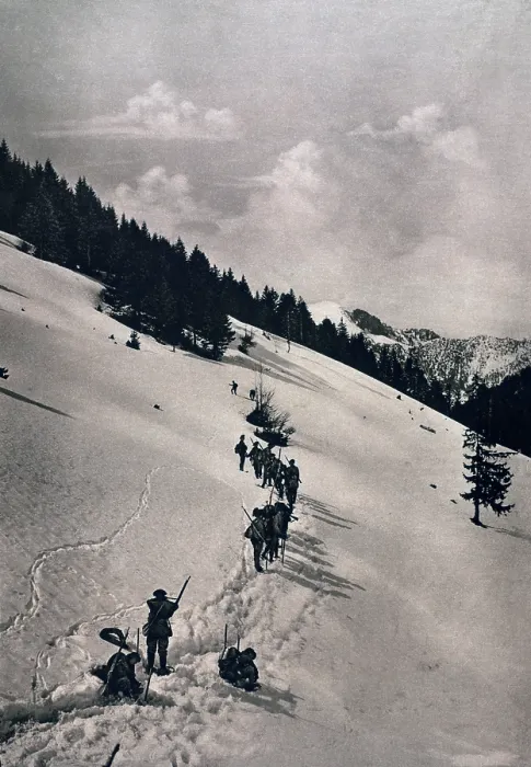 Framed Print : World War 1. French chasseurs plodding over the freshly fallen snow in the Vosges Mountains to take up a new position against the Germans