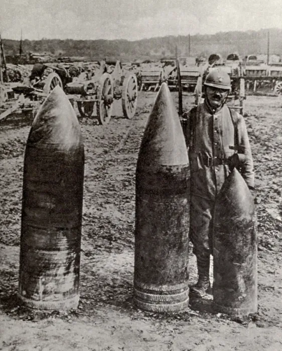 Framed Print : World War 1. French heavy gun, or howitzer, high explosive projectiles, L to R: a 420-mm (16.5 inch) shell, weight 2350 lb.; a 360-mm (14 inch) shell Framed Print : World War 1. French heavy gun, or howitzer, high explosive projectiles, L to R: a 420-mm (16.5 inch) shell, weight 2350 lb.; a 360-mm (14 inch) shell