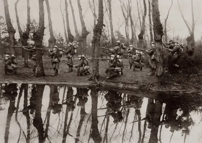 Framed Print : World War 1. French soldiers in a flooded section of northwest France, mirrored in a rain filled pool. Nov-Dec. 1914. (BSLOC_2013_1_2)