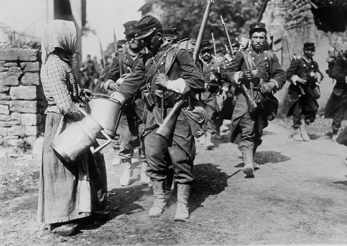 Framed Print : World War 1. French troops on the march, and during the Battle of the Marne. A village women supplies them with drinking water. Ca. September 6-12, 1914