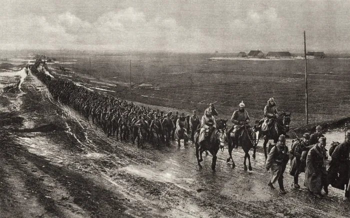 Framed Print : World War 1. German army advancing on the Russian Steppes. Ca. 1915 Framed Print : World War 1. German army advancing on the Russian Steppes. Ca. 1915