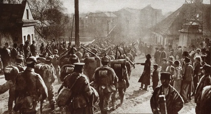 Framed Print : World War 1. German infantry passing through the town of Neu Sandoc, in pursuit of the retreating Russian armies of Grand Duke Nicholas Framed Print : World War 1. German infantry passing through the town of Neu Sandoc, in pursuit of the retreating Russian armies of Grand Duke Nicholas