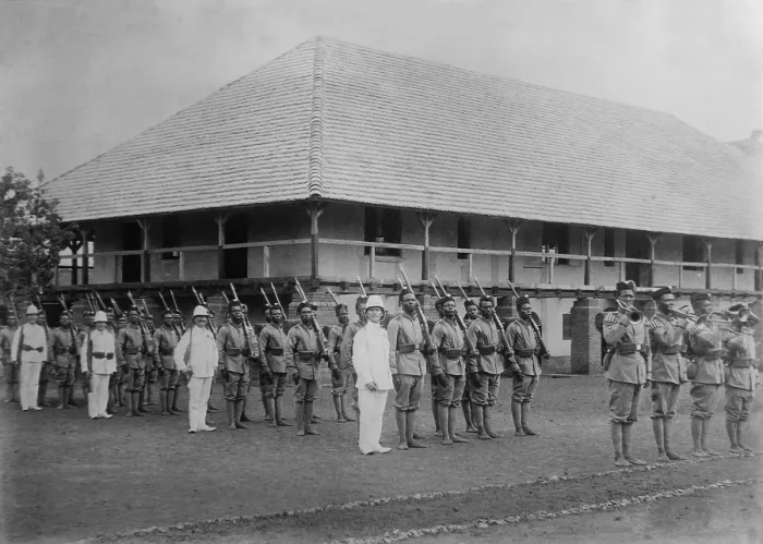Framed Print : World War 1. German officers in drill formation with colonial troops at the German Government Station, Ebolowa, Cameroon, West Africa. Ca. 1915. (BSLOC_2013_1_36) Framed Print : World War 1. German officers in drill formation with colonial troops at the German Government Station, Ebolowa, Cameroon, West Africa. Ca. 1915. (BSLOC_2013_1_36)