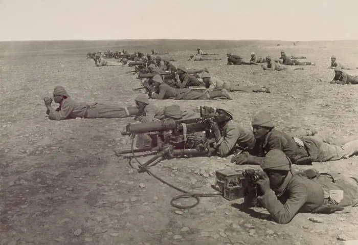 Framed Print : World War 1 in the Middle East. Turkish machine gun corps at Tell el Sheria on the Ottoman defensive Gaza-Beersheba line. 1917. (BSLOC_2013_1_62)