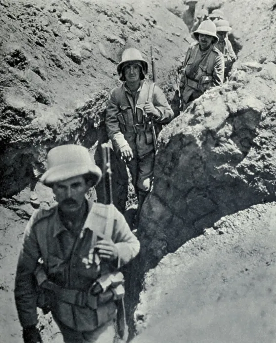 Framed Print : World War 1 in the Middle East. British troops filing through a communication trench between the fire and support trenches Framed Print : World War 1 in the Middle East. British troops filing through a communication trench between the fire and support trenches