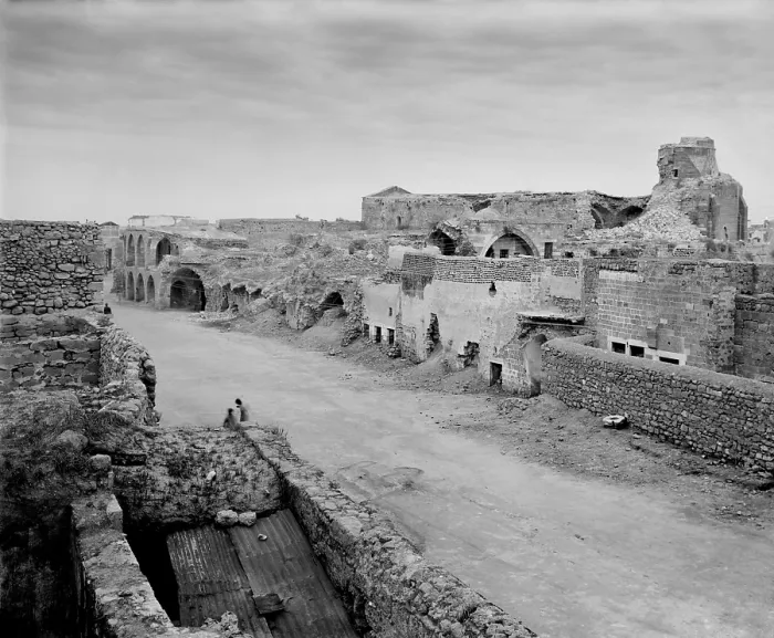 Framed Print : World War 1 in the Middle East. Gaza City in ruins after three battles were fought between Ottoman and British forces in 1917