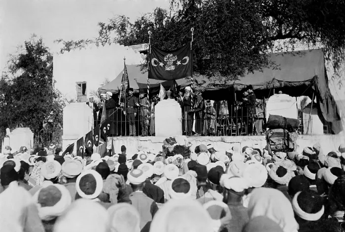 Framed Print : World War 1 in the Middle East. Sherif of Medina preaching the Holy War