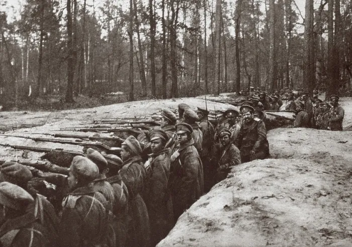 Framed Print : World War 1. Russian forces in a trench on one of the thickly wooded plateaus in the foot hills of the Carpathians where fighting took place in their attempt to cross into