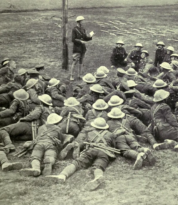 Framed Print : World War 1. Somme Offensive. An Canadian officer giving soldiers final instructions before they to go into battle on July 1, 1916