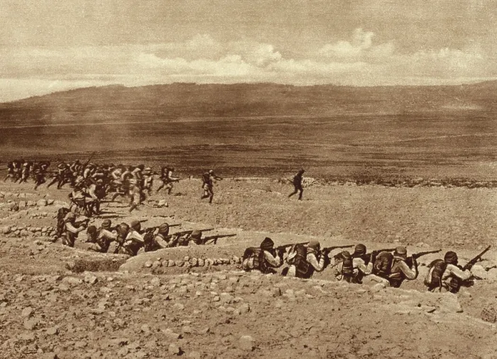 Framed Print : World War 1. Turkish troops leaving their trenches for a charge in a battle with French and British Troops in the early stages of the Gallipoli fighting. 1915