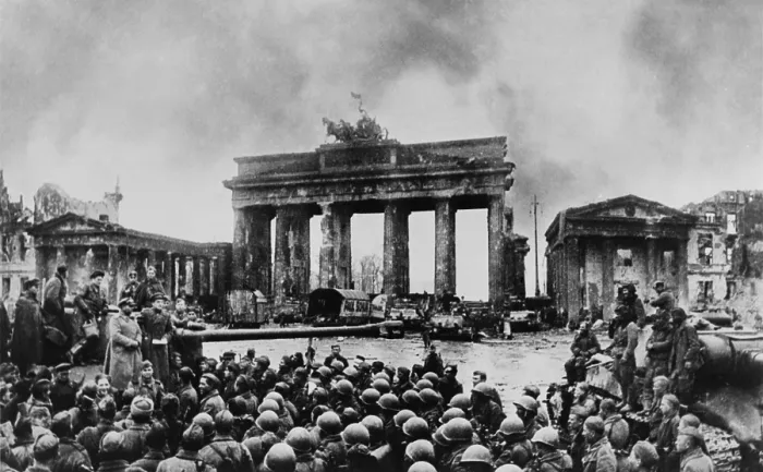 Framed Print : World War 2, Battle of Berlin, April 16- May 2, 1945. Some of nearly one million Russians who captured Berlin assembled in front of the Brandenburg Gate. Photo by Yevgeny Khaldei